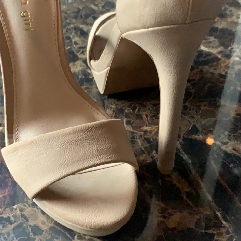 Heels - Picture 2 of 8
